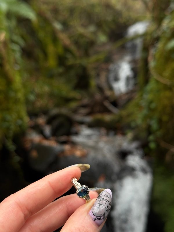 1.22ct Sapphire Thorns + Roses Online now